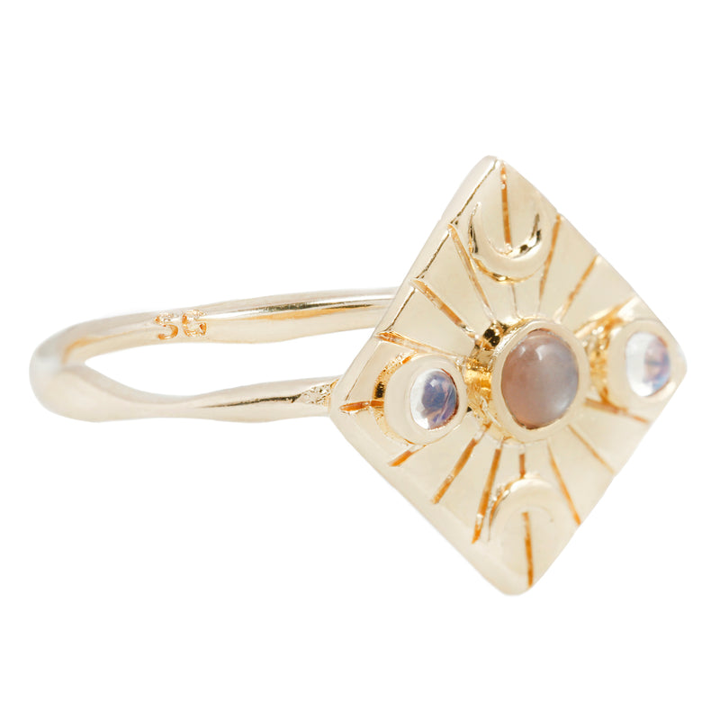 Compass Ring in Peach Moonstone/Moonstone